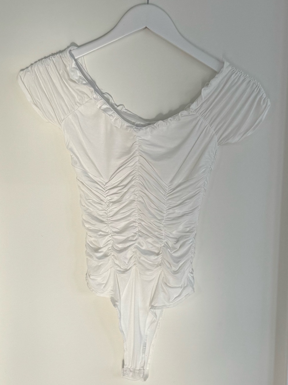 Isalis Ruched Off-the-Shoulder Bodysuit - S